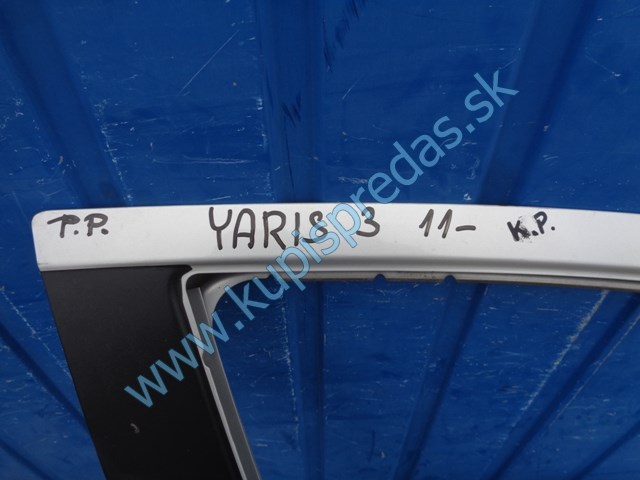 pravé predné dvere na toyotu yaris III, 